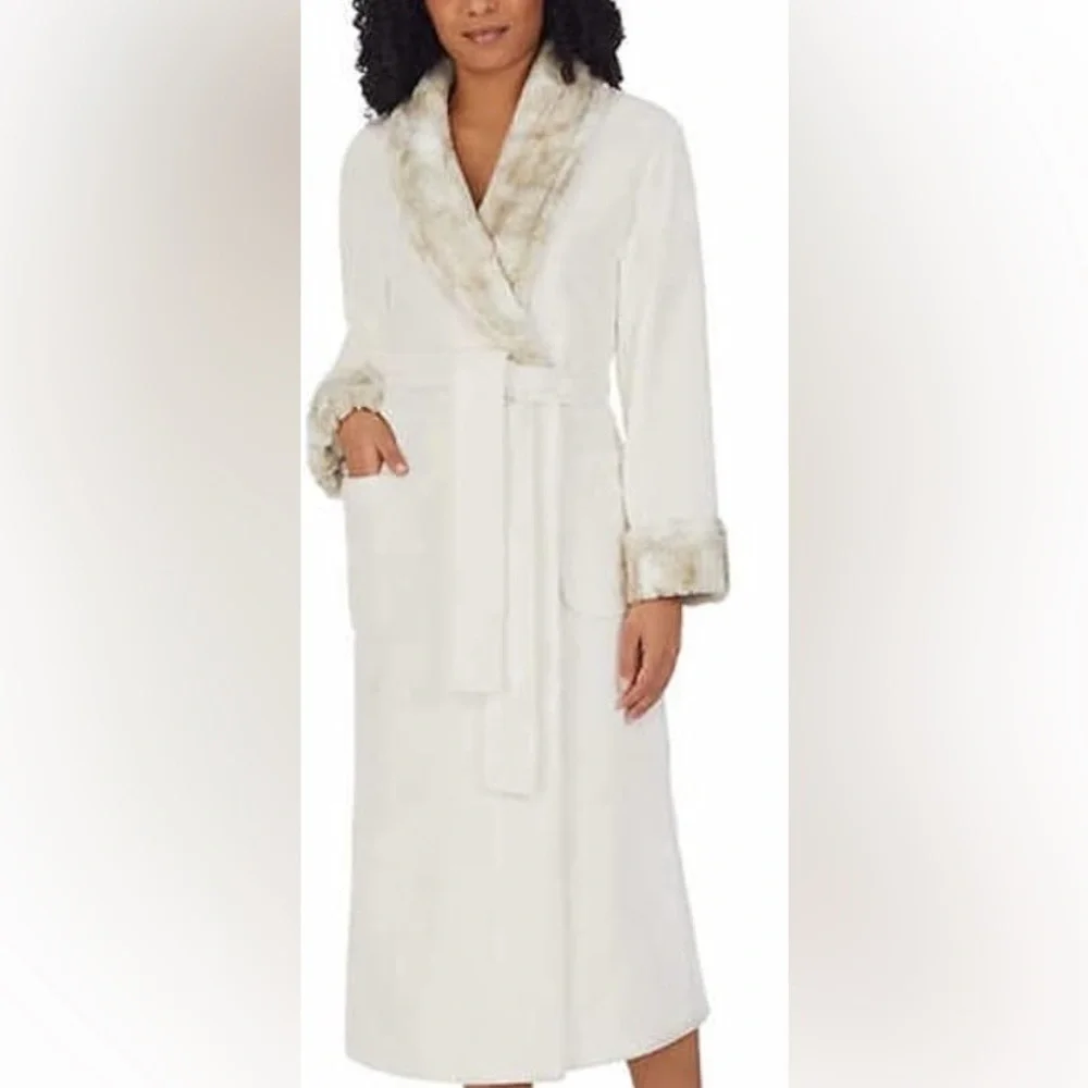 Carol Hochman Ivory Plush Robe - L